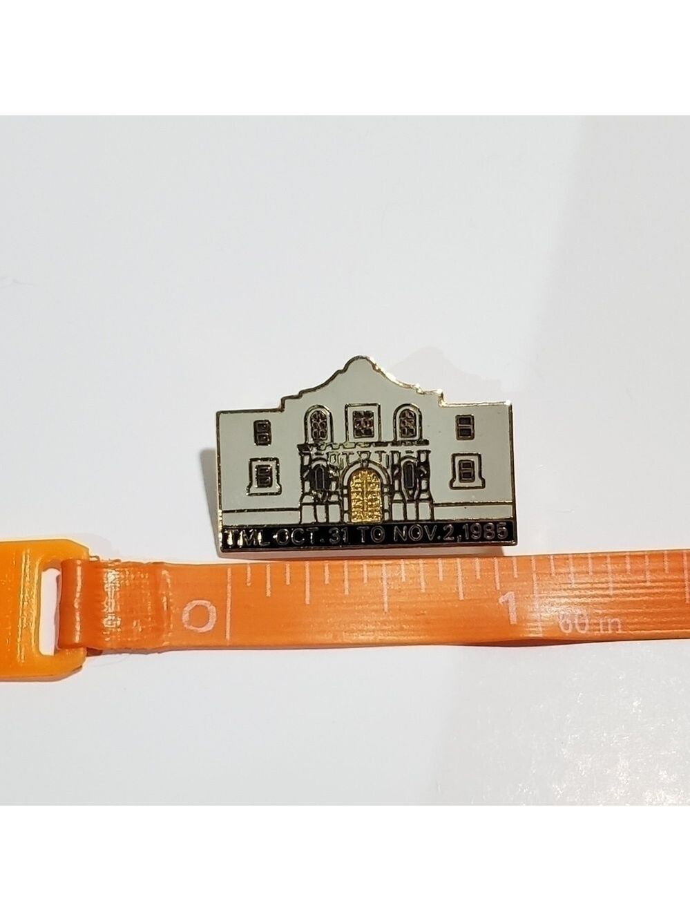 Vintage The Alamo San Antonio TX Goldtone metal enamel pinback pin